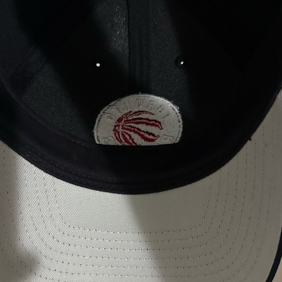Toronto Raptors Black Cap - Picture 3 of 4
